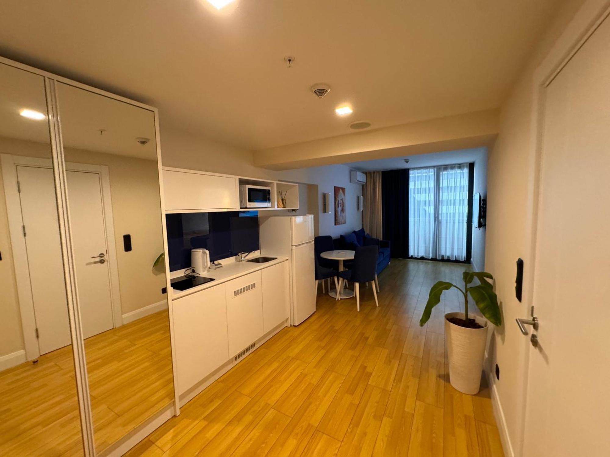 King Devid & Orbi City Apartment