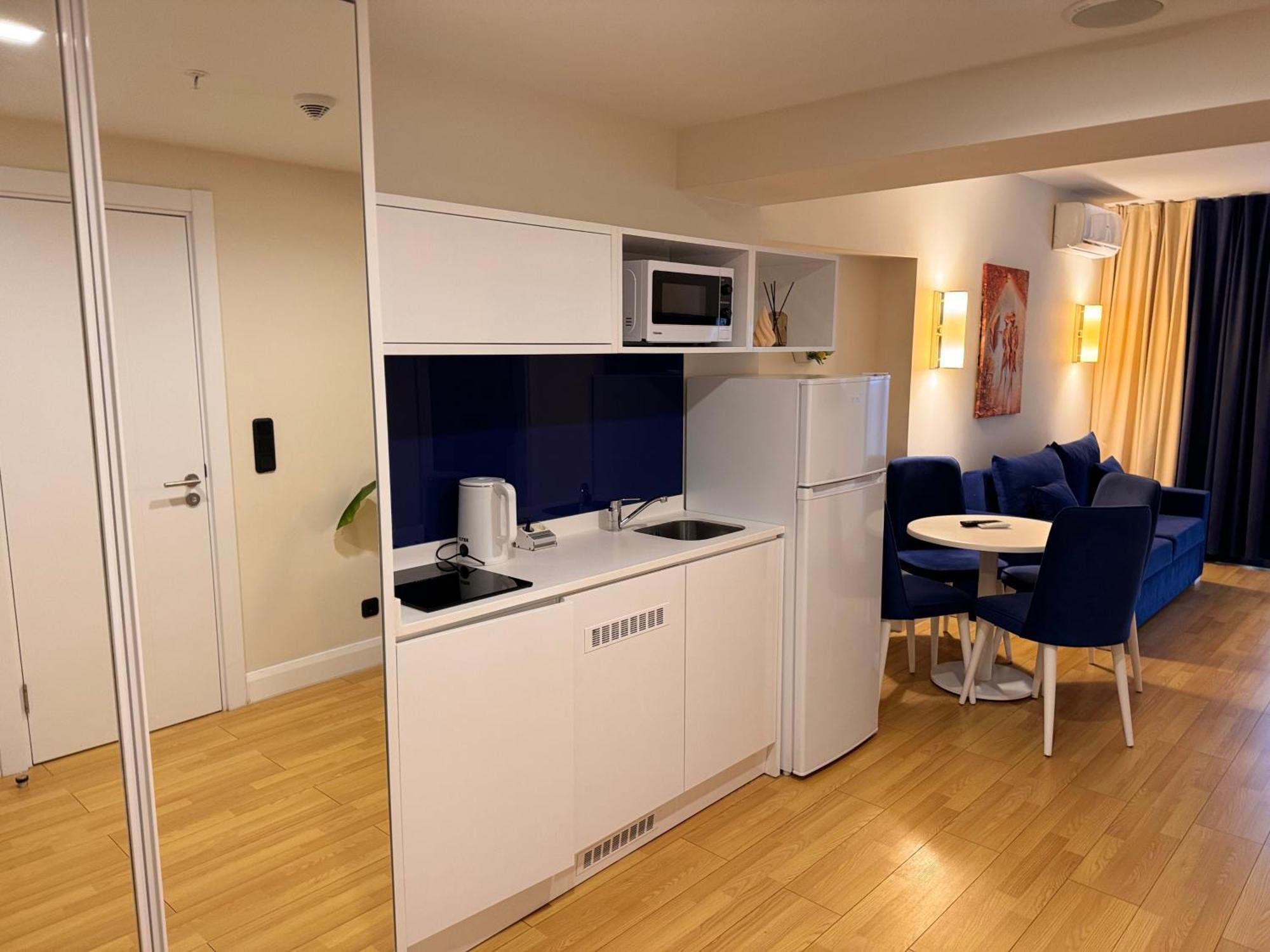 King Devid & Orbi City Apartment *