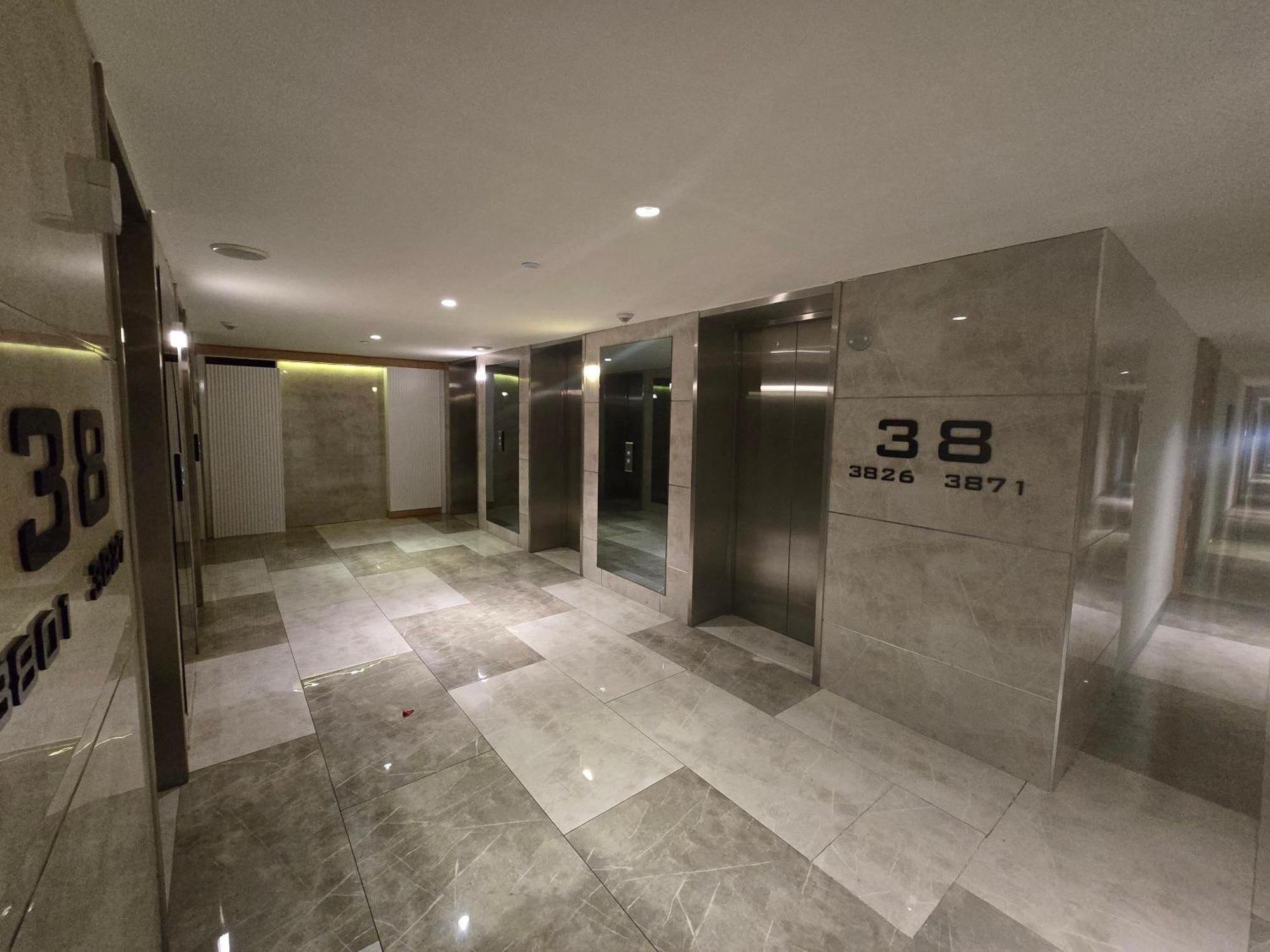 King Devid & Orbi City Apartment