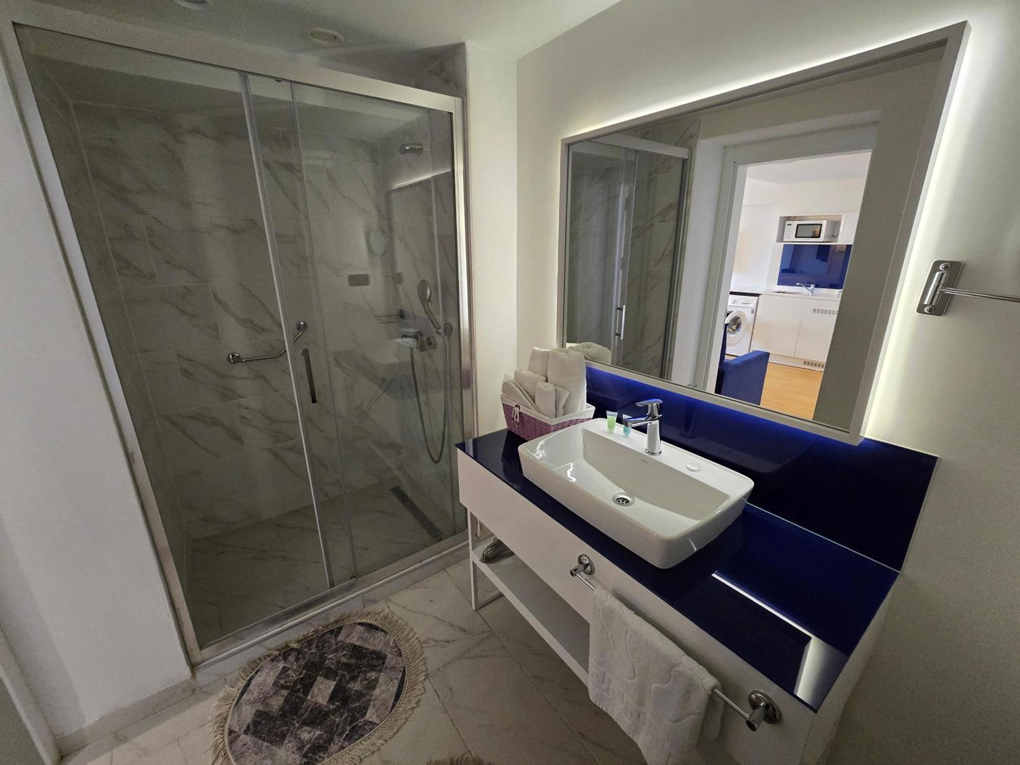 King Devid & Orbi City Apartment *
