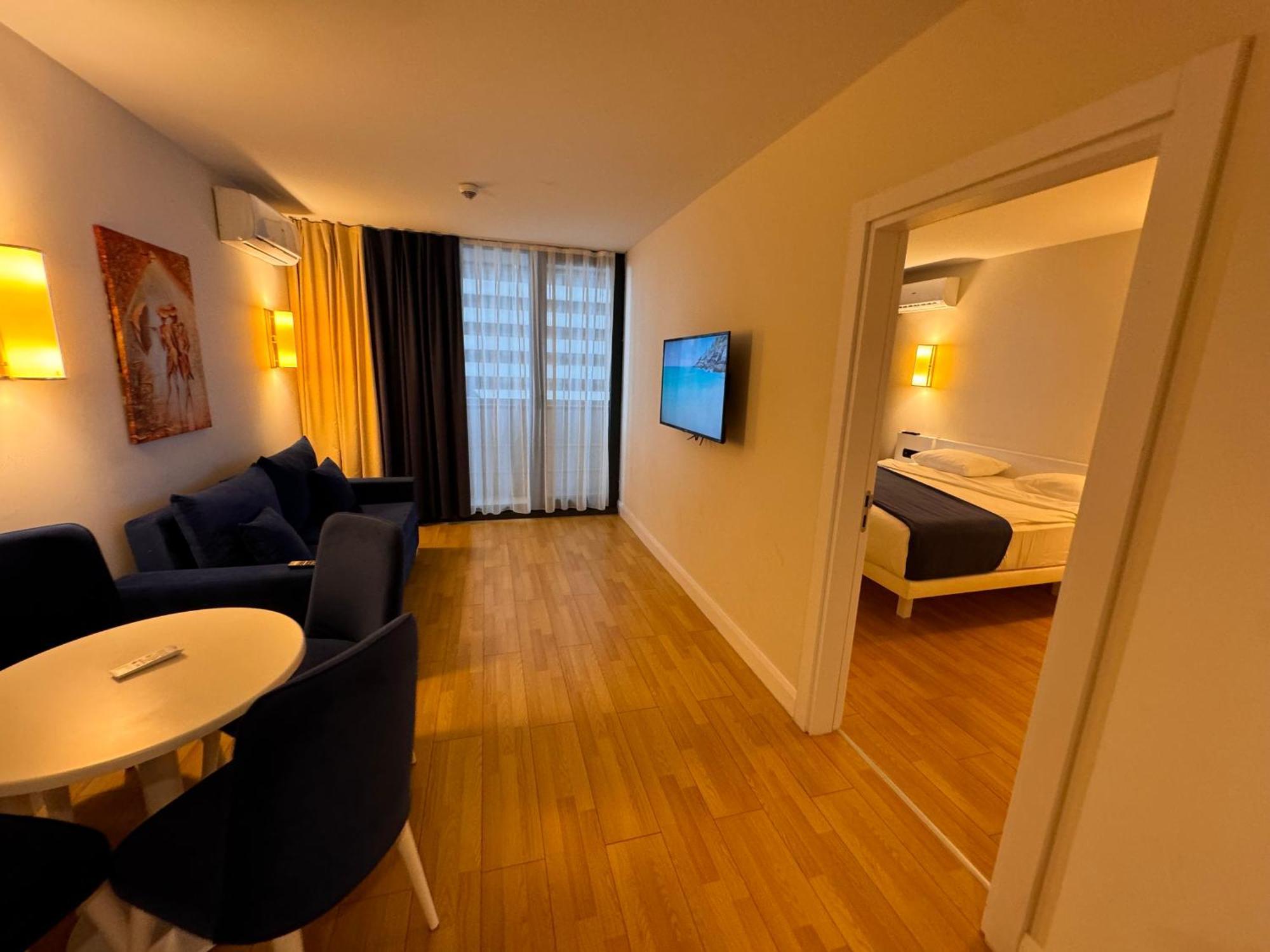 King Devid & Orbi City Apartment *